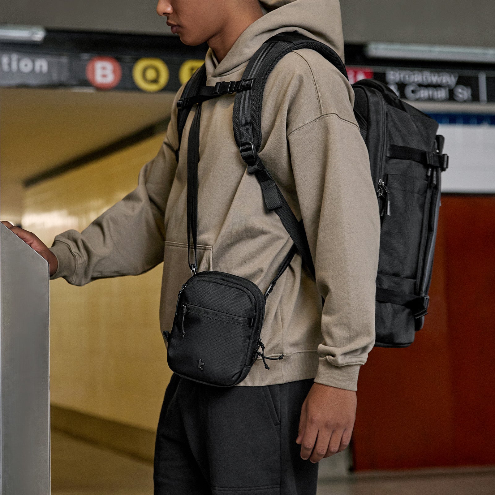 Aviator-T37 旅行斜孭袋 1.3L