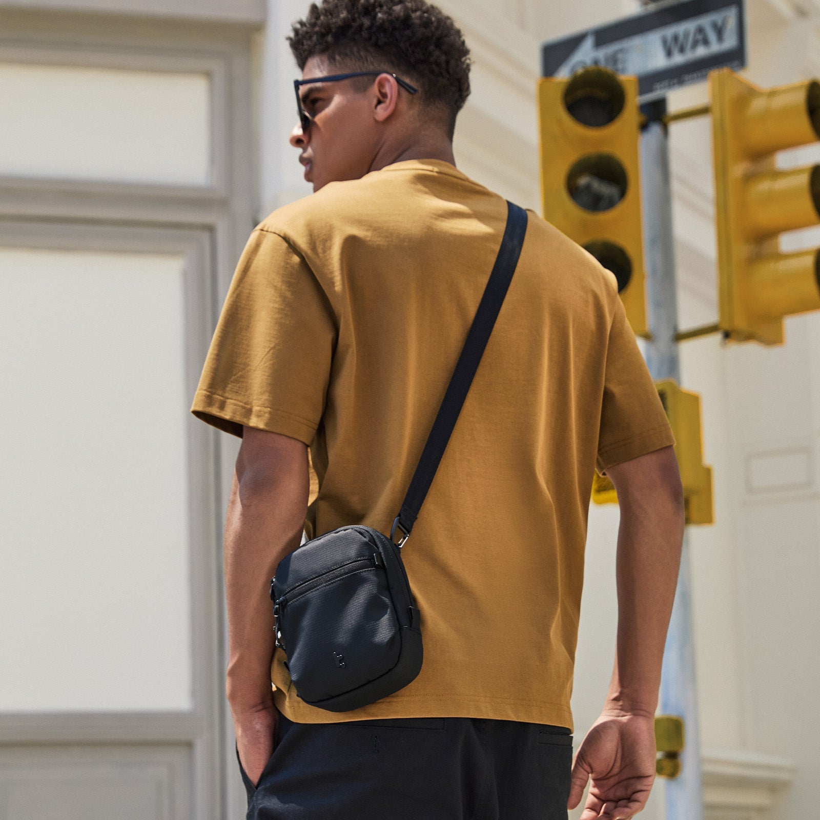 Aviator-T37 旅行斜孭袋 1.3L