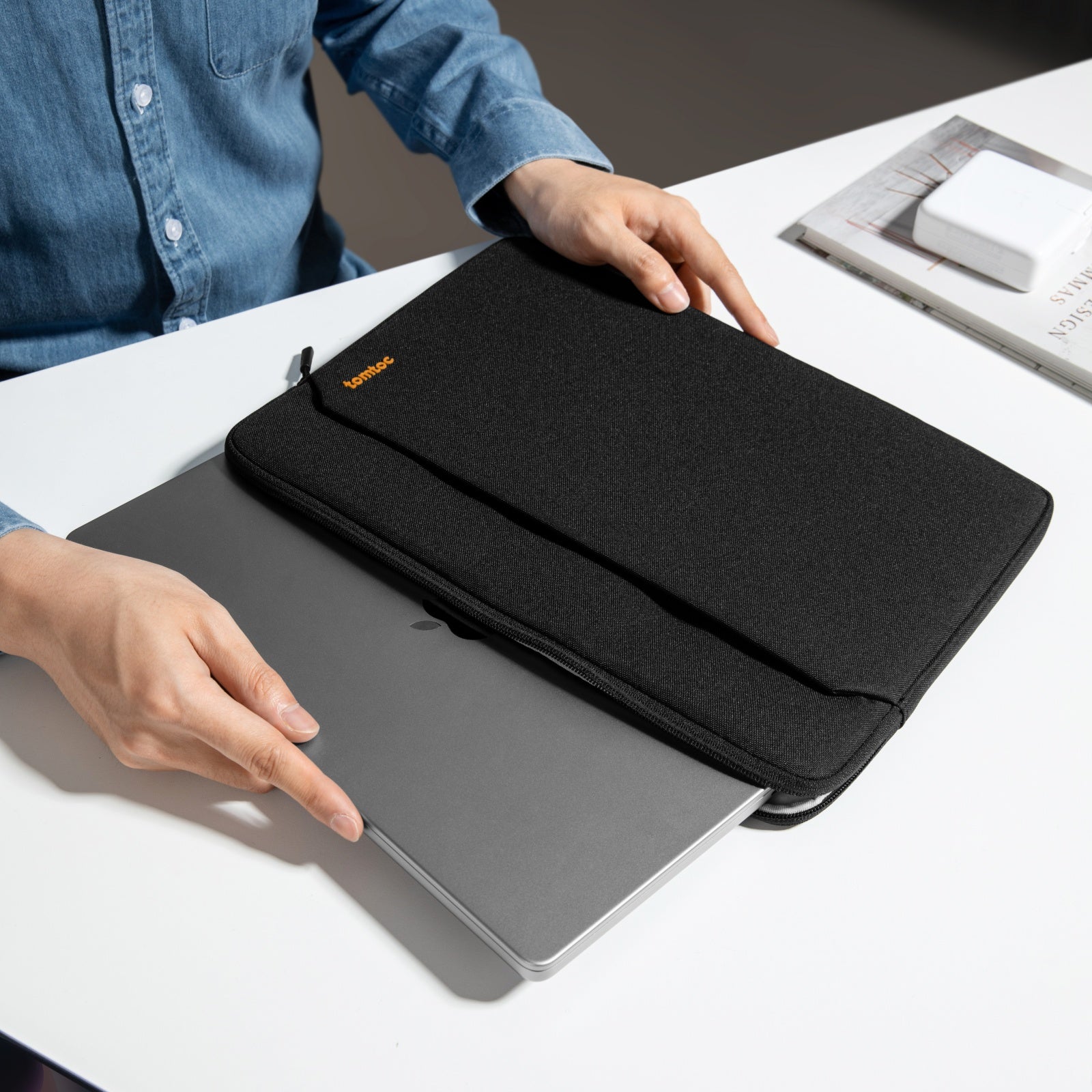 Light-A18電腦袋保護袋 適用於14吋MacBook Pro