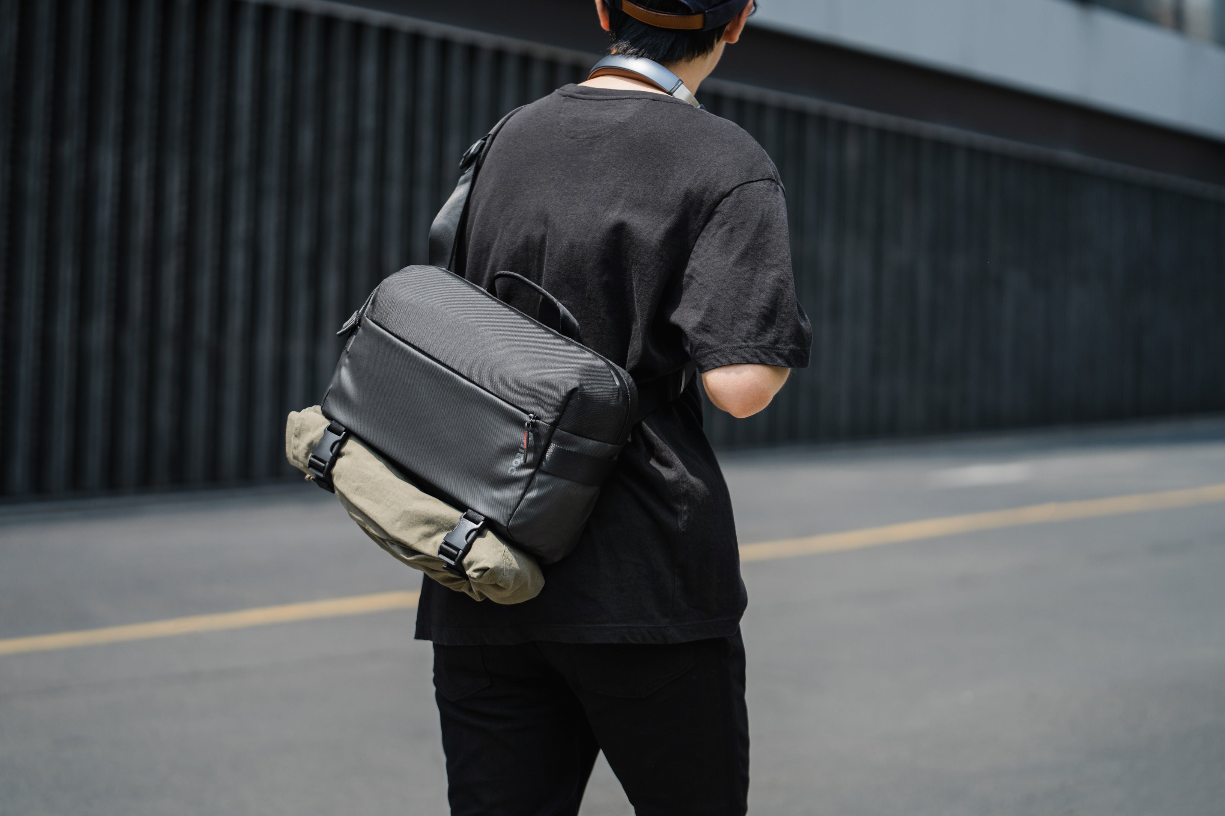 tomtoc Explorer-T21 城市穿梭斜挎包 L 14寸/10L 曜石黑 T21L1D1