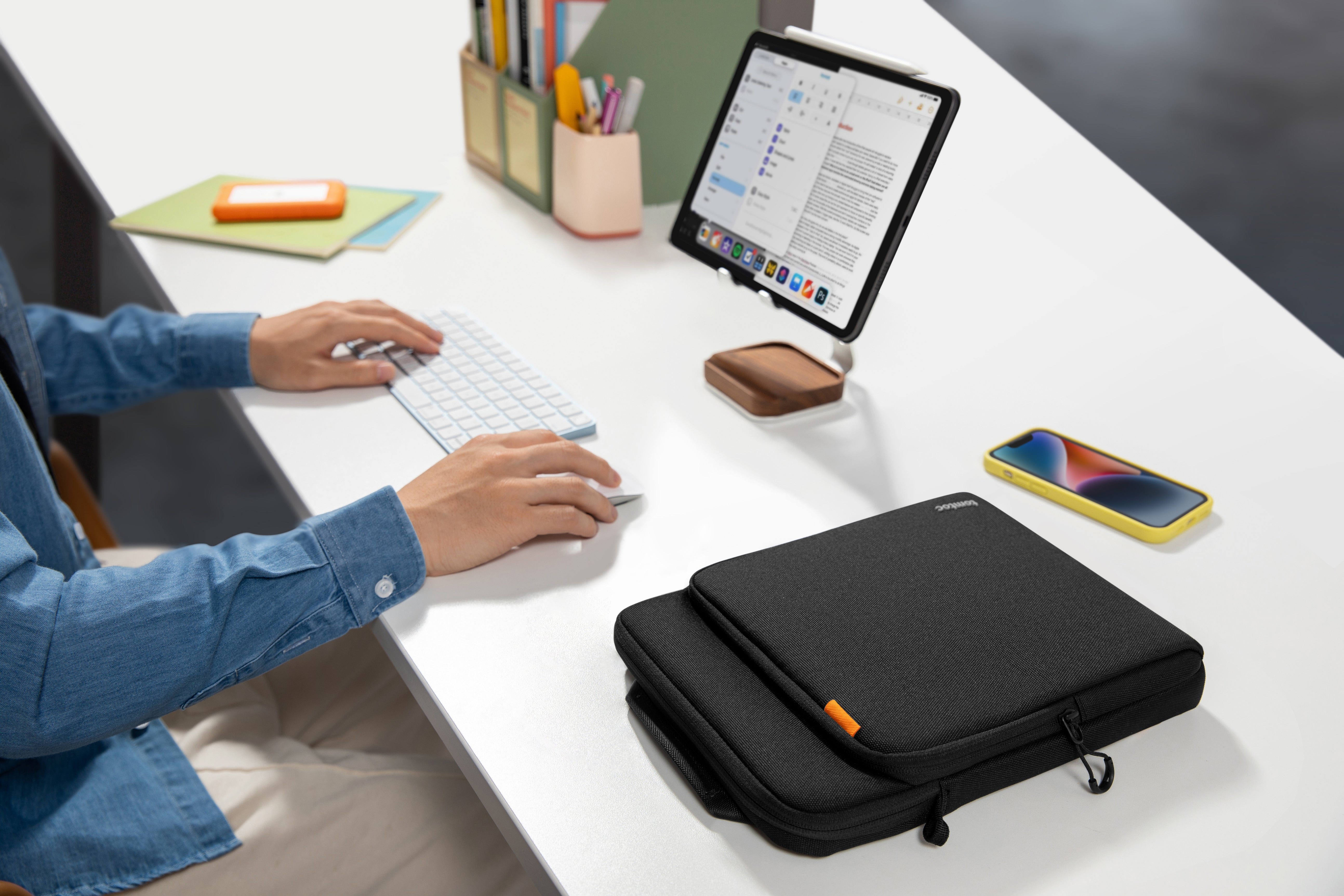 tomtoc DefenderACE-B03 Tablet Shoulder Bag 12.9吋 Black B03B1D1