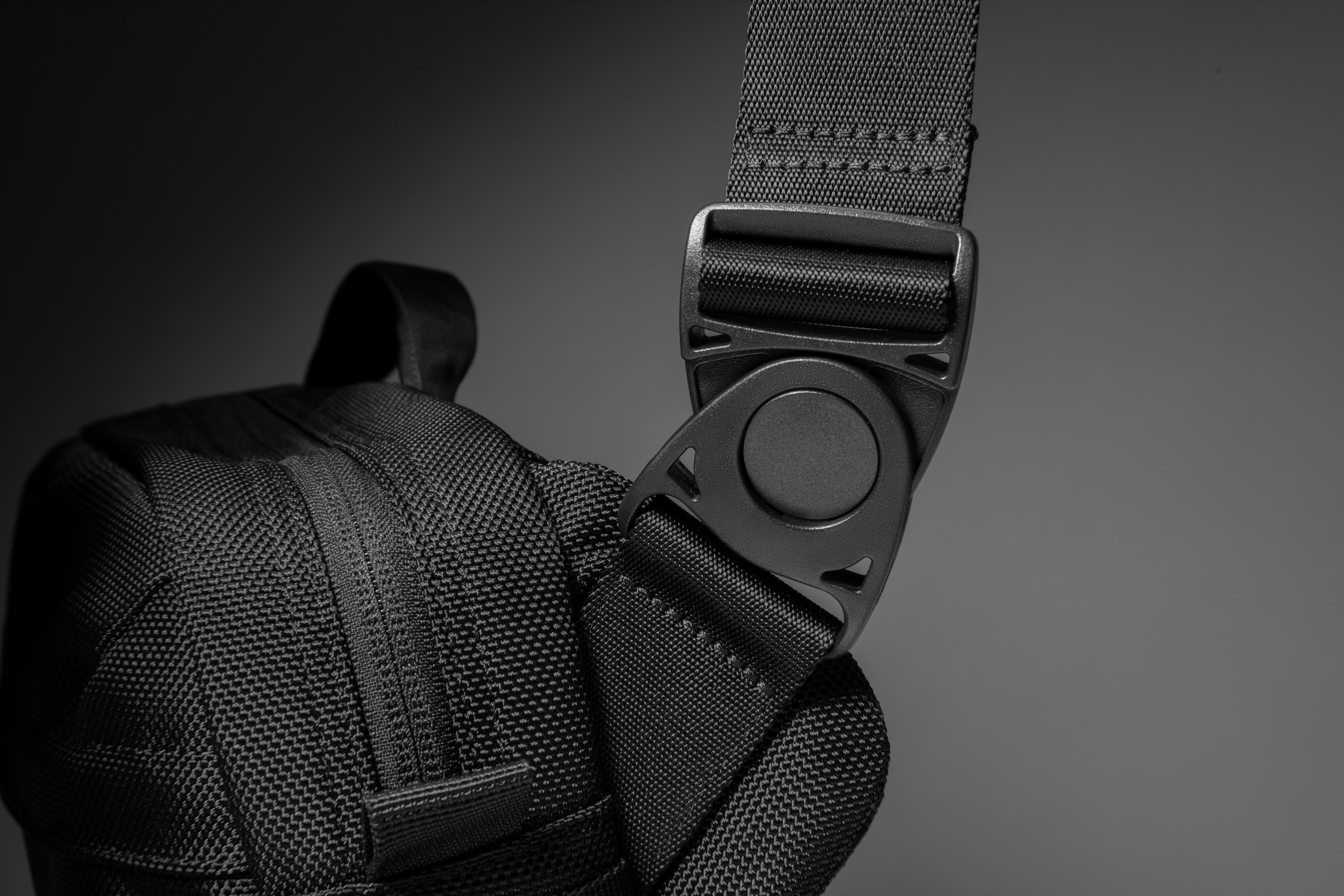 tomtoc Wander-T26 循跡探索斜背包 Steam Deak/5.5L 曜石黑 T26S1D1