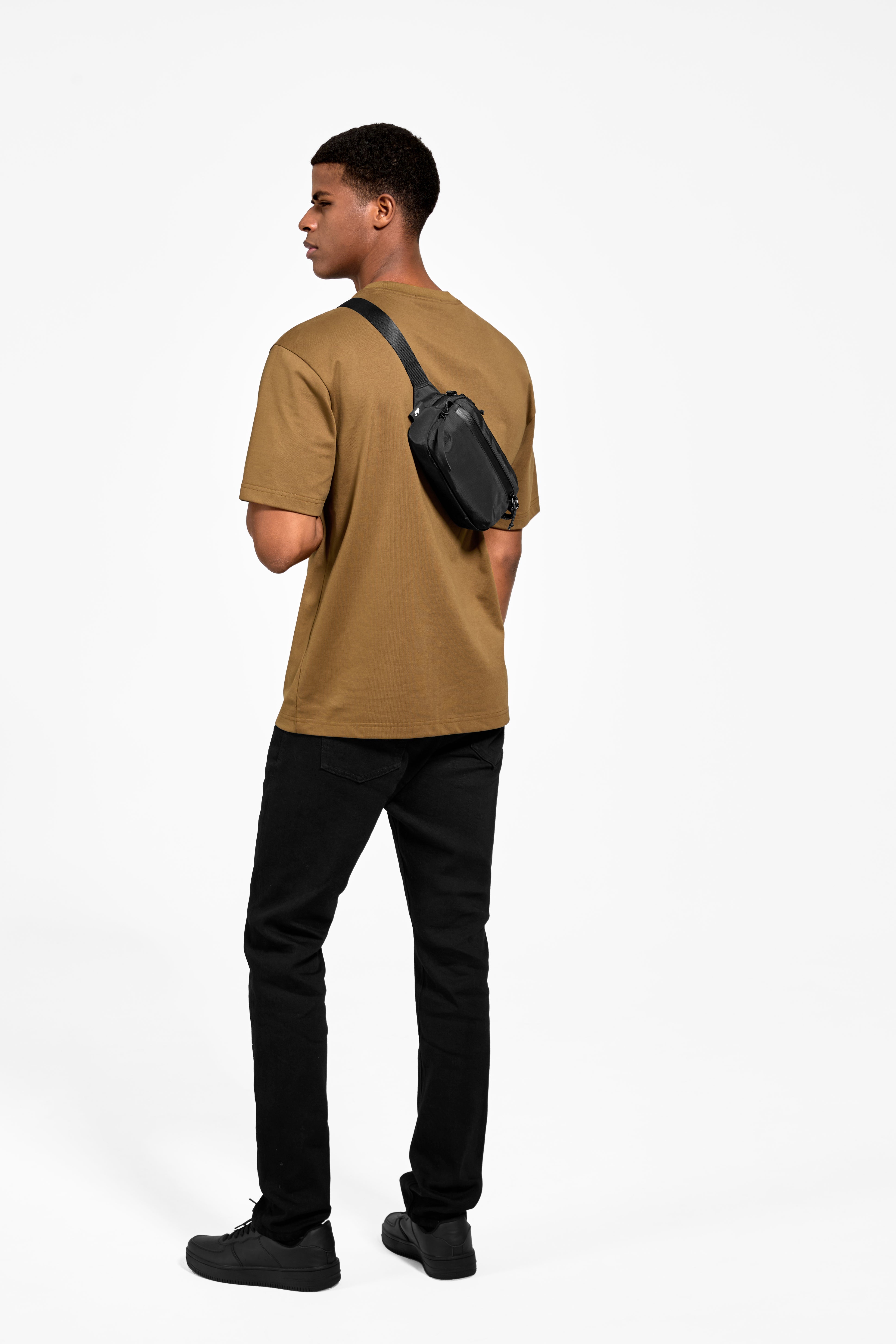 tomtoc Aviator-T33 飛行家輕行胸包 2.5L 輕影黑 T33S2D1