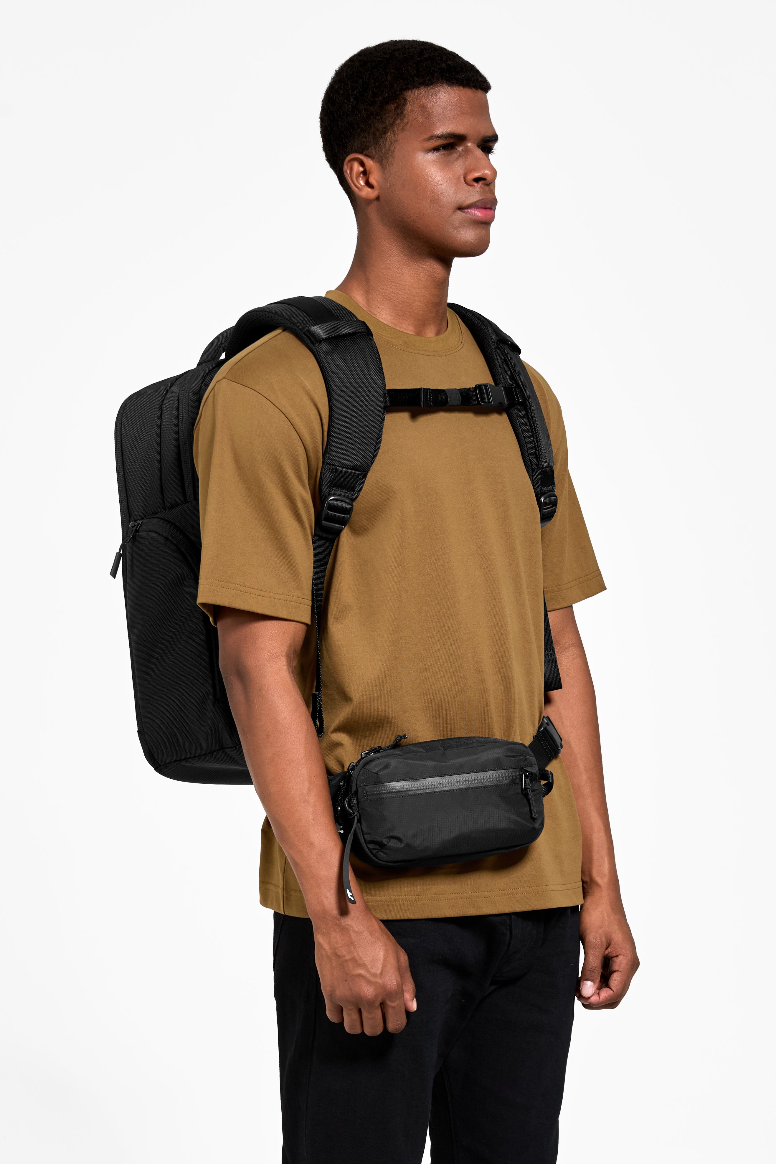 tomtoc Aviator-T33 飛行家輕行胸包 2.5L 輕影黑 T33S2D1