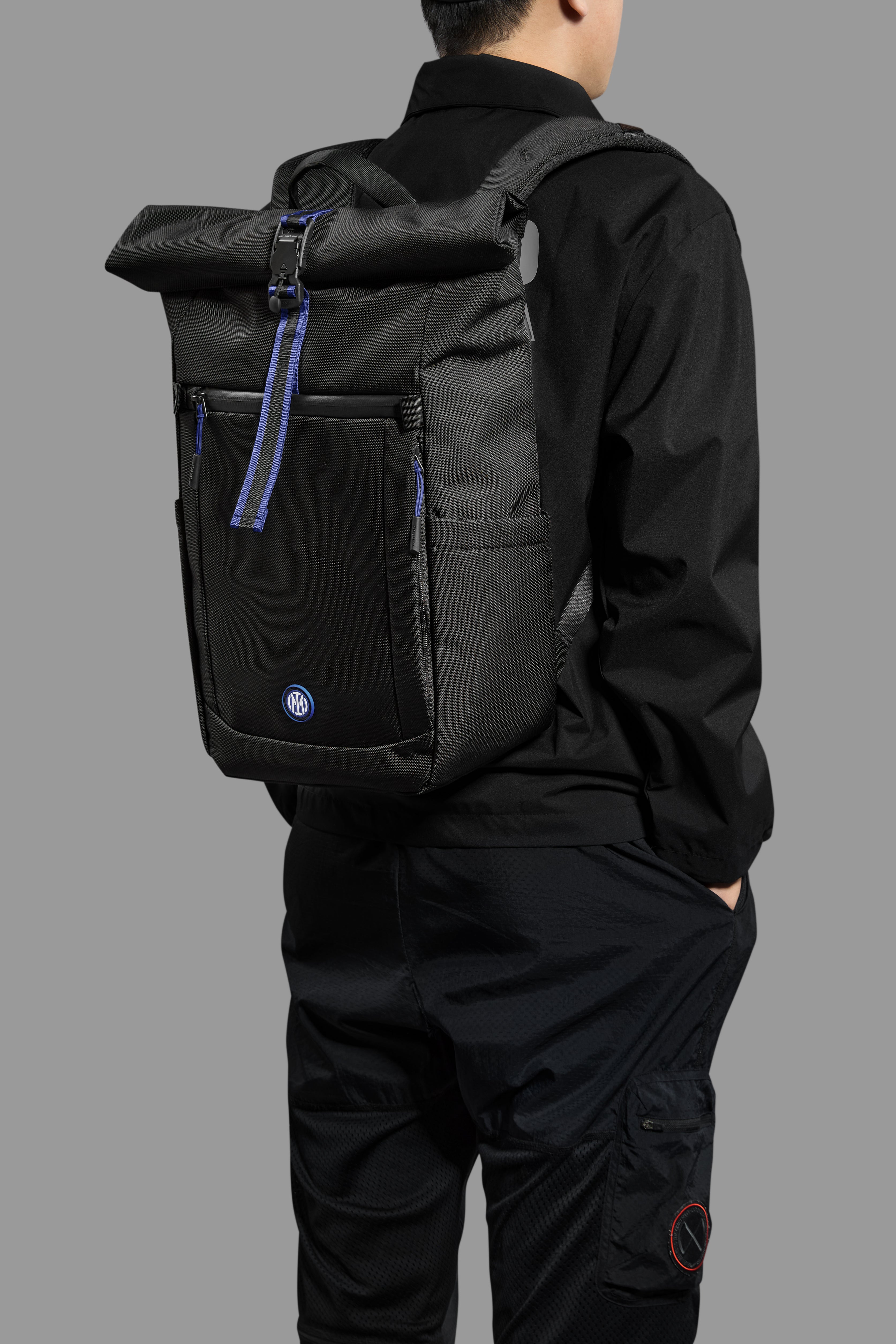tomtoc x 國際米蘭 FCIM-T61 捲口穿行雙肩包 15.6吋/17L-20L 馳騁黑 T61M1D1GM