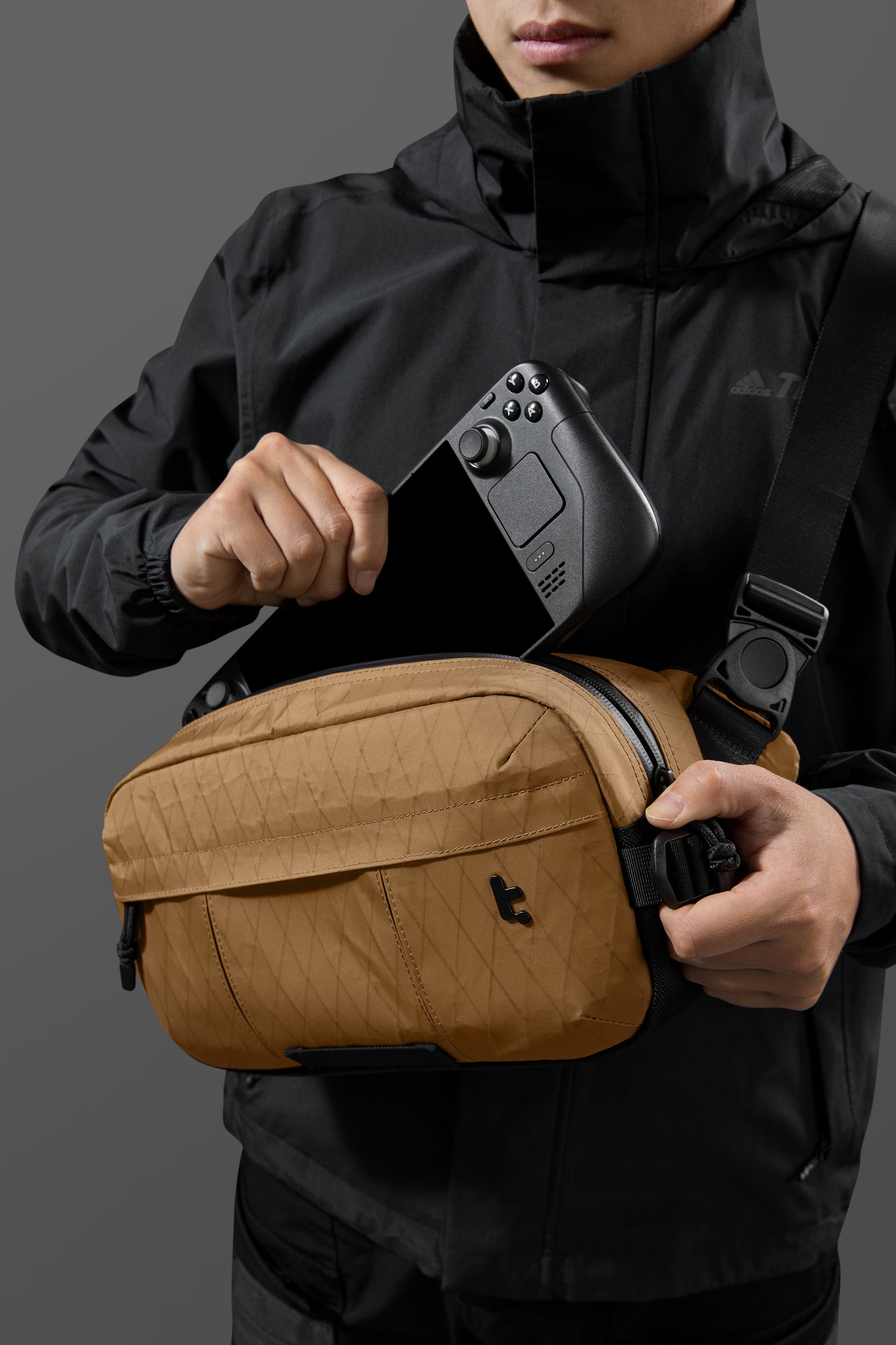 tomtoc Wander-T26 X-Pac 循跡探索斜背包 Steam Deck /5.5L (Black, Brown,Blue)