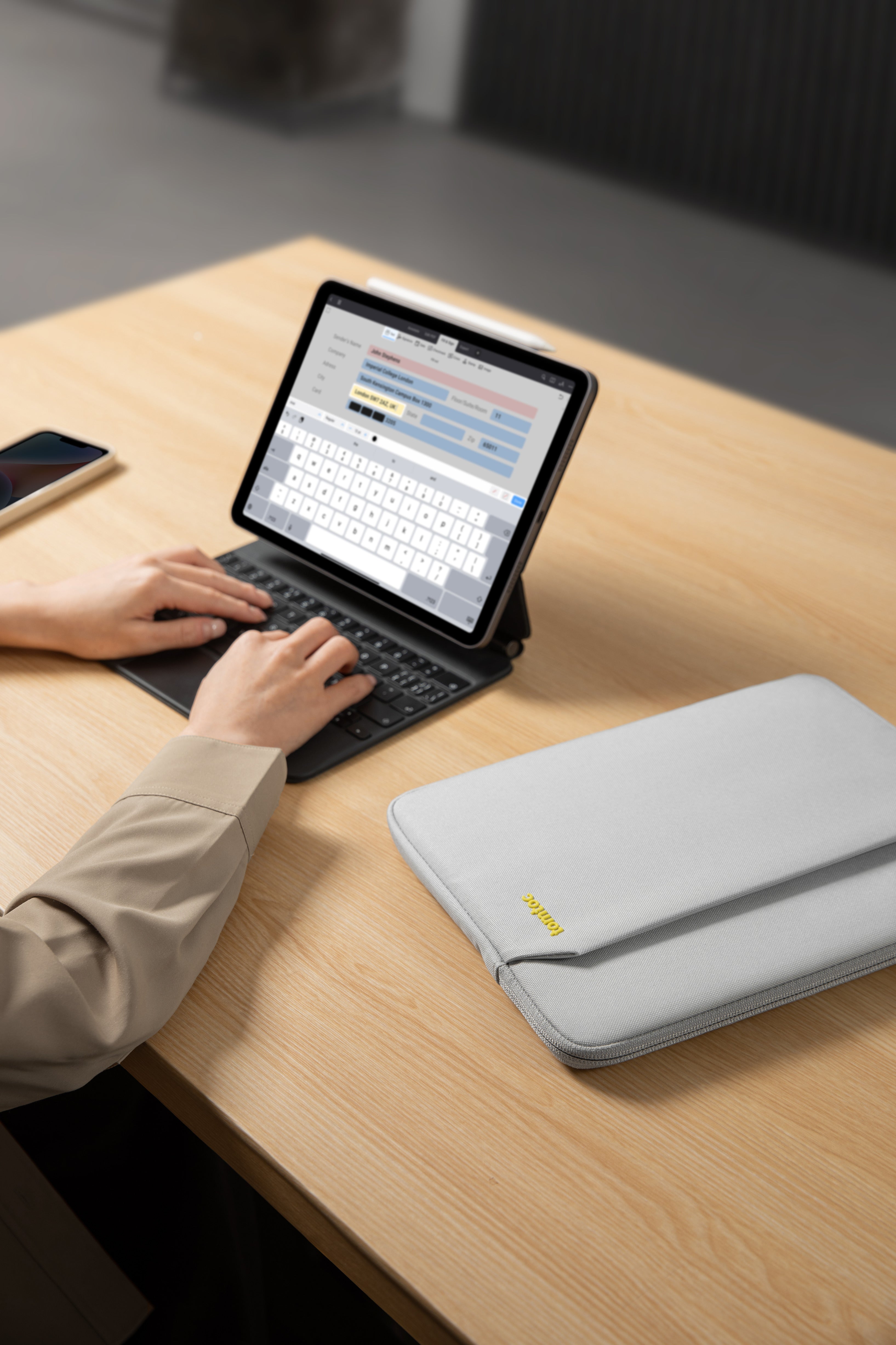 tomtoc Light-B18 平板電腦保護殼 適用於 12.9 吋 iPad Air/Pro M4/M2
