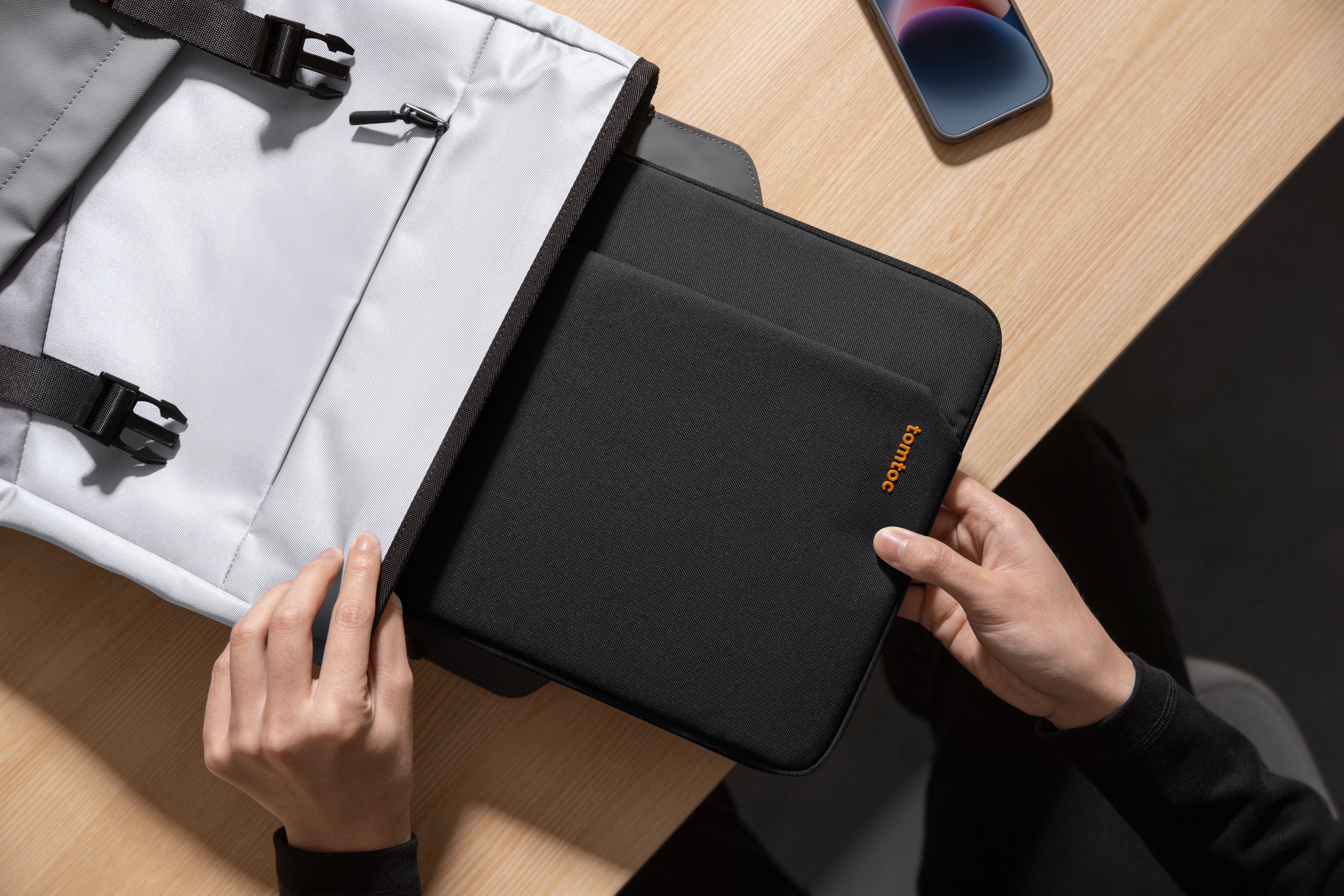 tomtoc Light-A18 筆記型電腦保護套（適用於 14 吋 MacBook Pro)